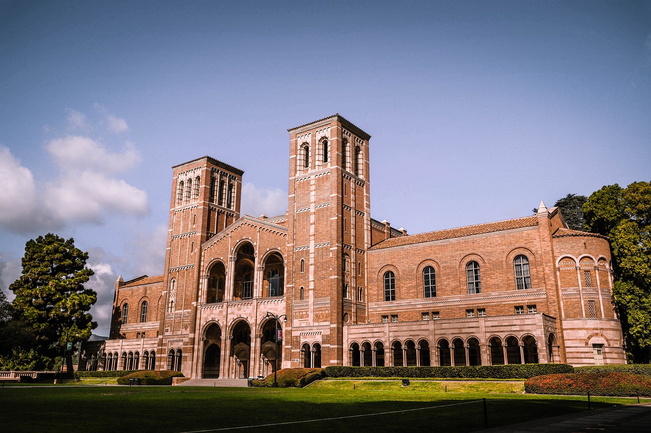 河南郑州财经学院，是几本？河南郑州财经学院是几本院校  第1张