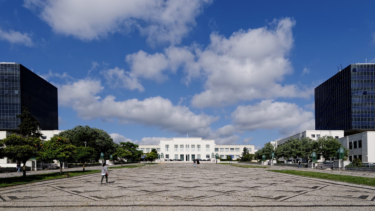 揭秘河南财经政法大学学费虚高现象河南财经政法大学高价  第1张